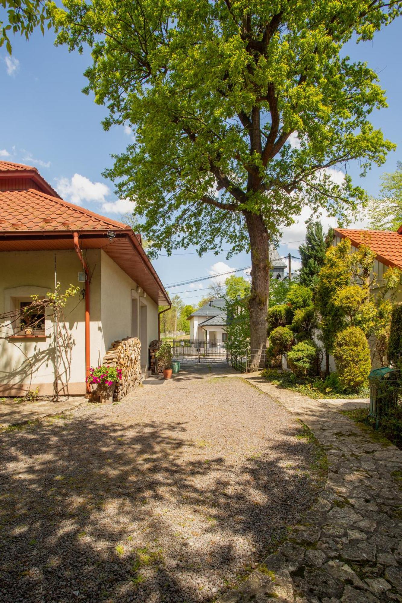 Noclegi Pod Debem U Jakuba Niepołomice Exteriör bild