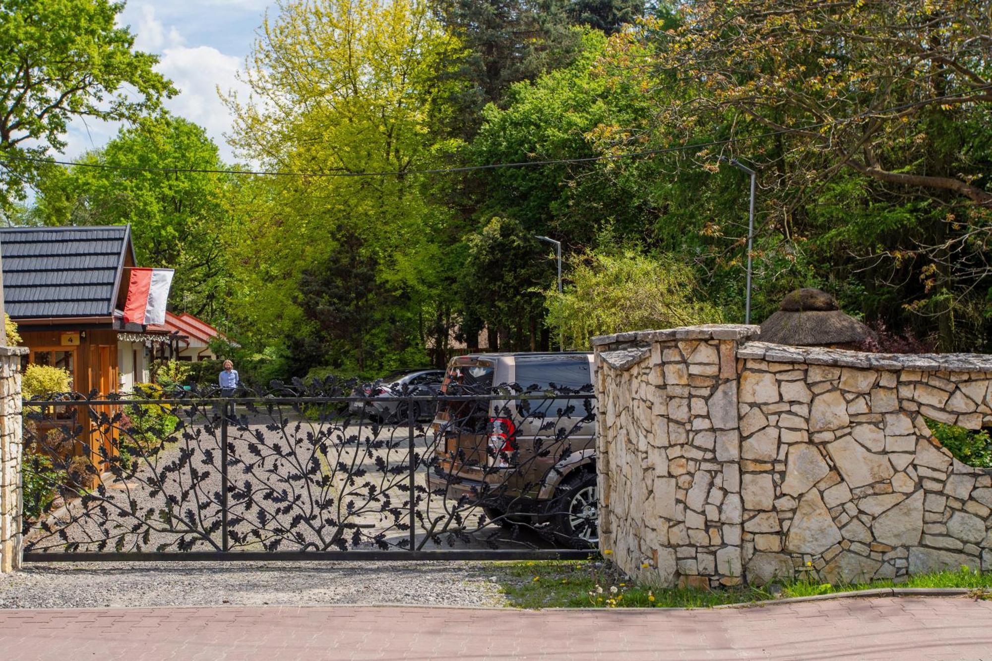 Noclegi Pod Debem U Jakuba Niepołomice Exteriör bild
