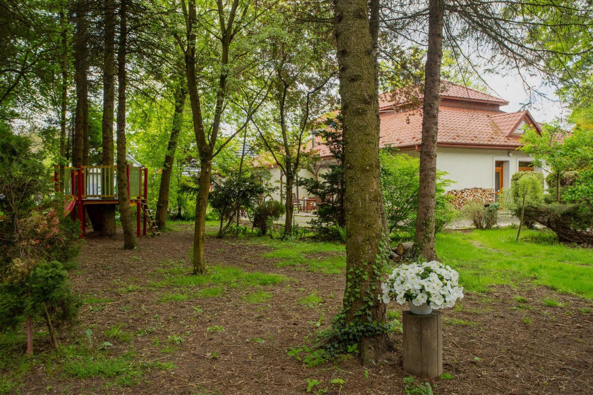 Noclegi Pod Debem U Jakuba Niepołomice Exteriör bild