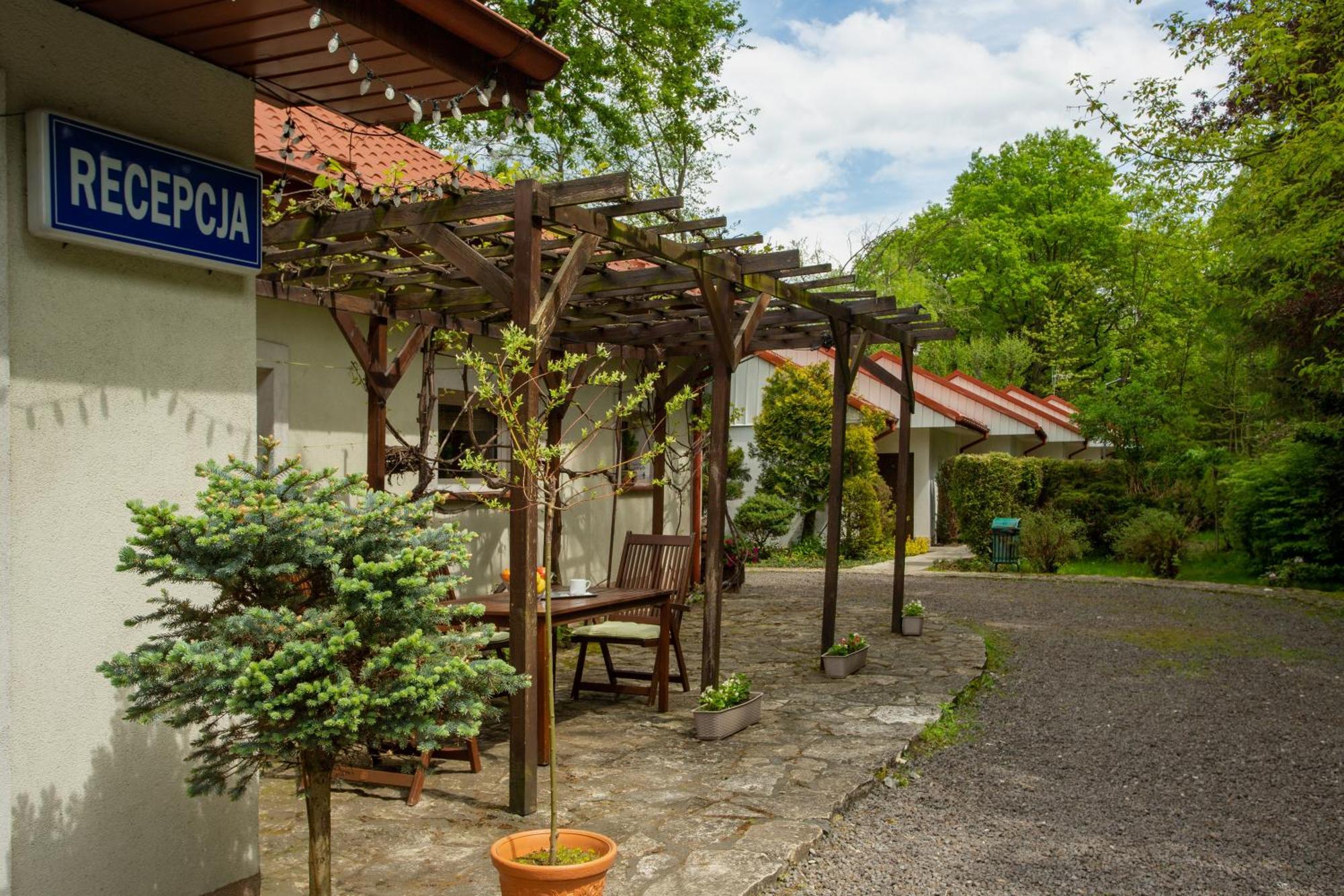 Noclegi Pod Debem U Jakuba Niepołomice Exteriör bild